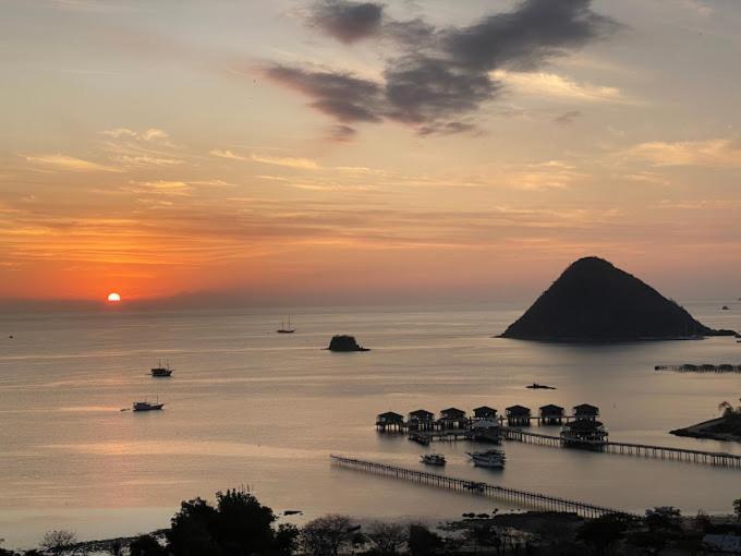 Sunset Hill Hotel Labuan Bajo Exterior foto