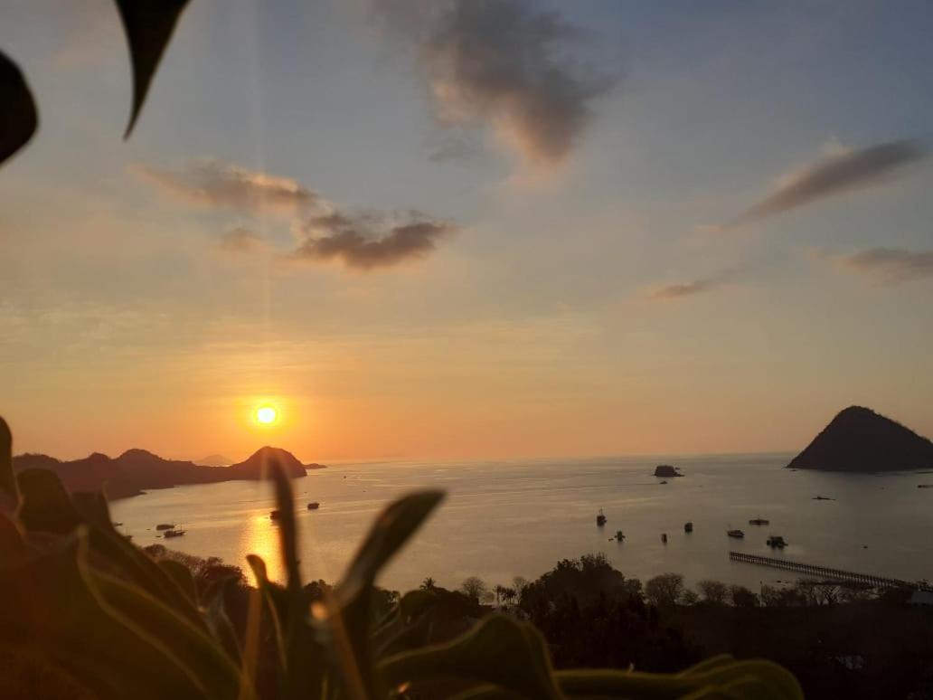 Sunset Hill Hotel Labuan Bajo Quarto foto